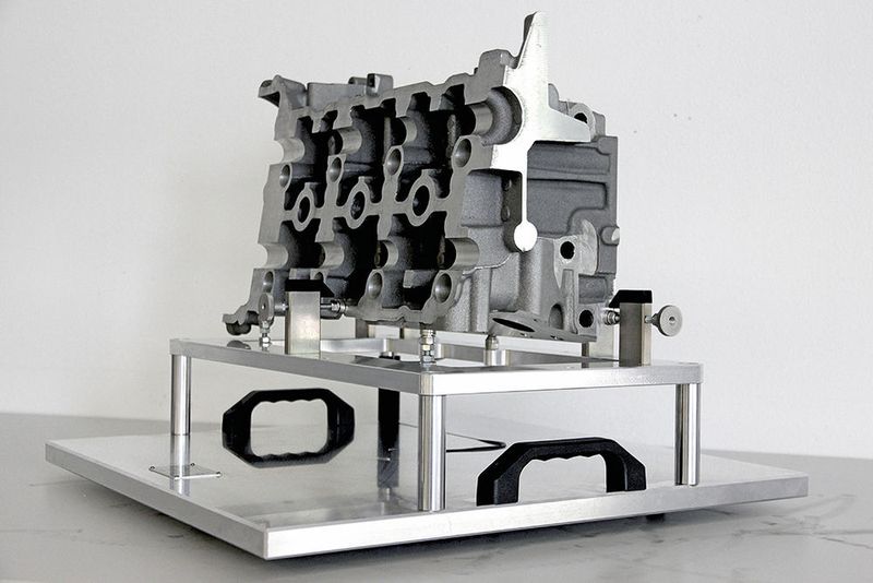 Aufspann-Vorrichtungen steigern den Durchsatz. (Zeiss)