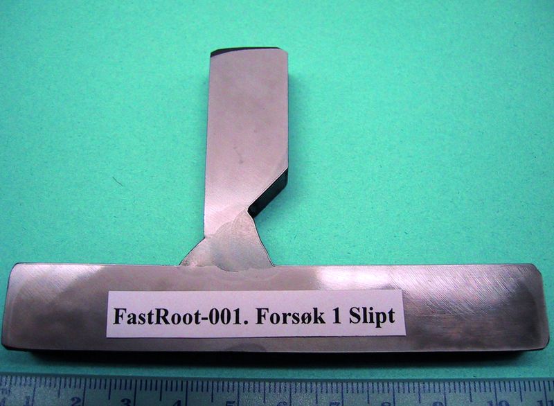 Bild 5: Beispiel für einen T-Stoß mit ½-V-Fuge 45° und mit in PG-Position (fallend) geschweißter Wurzellage und in PF-Position (steigend) geschweißter Fülllage (Luftspalt 5 bis 6 mm, Schweißstrom 146 A, Spannung 16 V, Geschwindigkeit 100 mm/min, Energie 1,4 kJ/mm und Wärmeeintrag 1,1 kJ/mm). (Archiv: Vogel Business Media)