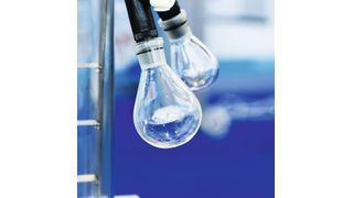 Abb.1: Flüssigkeiten müssen im Labor häufig erhitzt werden. Dabei kann auch mal etwas schief gehen. (©nordroden - stock.adobe.com)