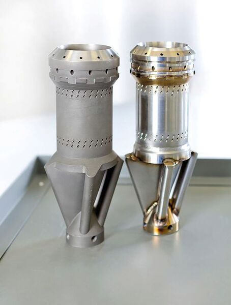 Industriell gefertigter Brenner für eine Gasturbine: rechts konventionell, links additiv gefertigt.   (Siemens)