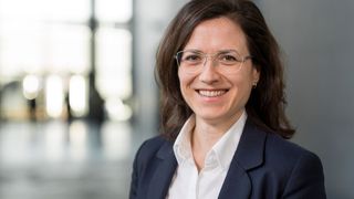 Dr. Julia Duwe will in ihrem Vortrag zeigen, dass KI als Schlüsseltechnologie den Maschinen- und Anlagenbau revolutionieren wird.  (Trumpf)