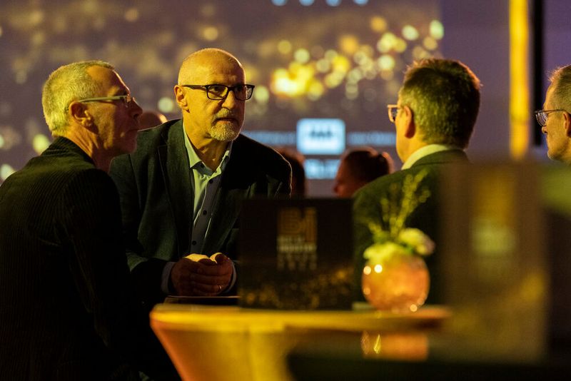 So manche feierten bis spät in die Nacht. (Bild: Vogel Communications Group / Human)