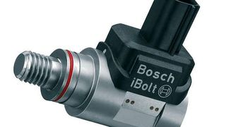 Bei diesem Kraftsensor übernimmt ein angespritzter LSR-Ring (rot) die Dichtfunktion zwischen Bolzen und Hülse. Bild: R.E.T. (Archiv: Vogel Business Media)