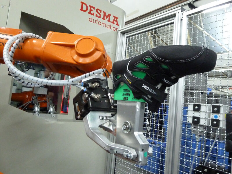 Kooperierende Roboter vereinfachen den Materialfluss. (Bild: ABB)