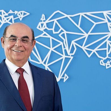 „Das neue Jahr bietet die Chance, KI neu zu denken: nicht als Selbstzweck, sondern als Werkzeug für mehr Sicherheit, Stabilität und Vertrauen in einer zunehmend digitalen Gesellschaft.“ sagt Ismet Koyun, Gründer der KOBIL Gruppe. (Bild: KOBIL)