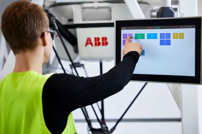 ABB zeigt ebenfalls das Portfolio an Software. Darunter die neueste Version von Pickmaster Twin – einer Robotersoftware für kameragestützte Kommissionier- und Verpackungsanwendungen.  (Bild: ABB / H. Nordlander)