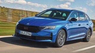 Skoda hat dem Octavia nach vier Jahren ein Facelift spendiert – die Änderungen machen sich vor allem innerlich bemerkbar. (Bild: Skoda)
