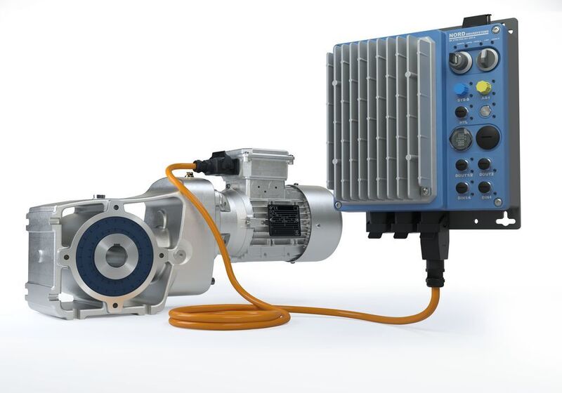 In Kombination mit einem zweistufigen Nordbloc.1-Kegelradgetriebe und einem besonders energieeffizienten Nord-IE4-Synchronmotor bildet der Nordac-SK-250E-Frequenzumrichter die Antriebslösung Logidrive zur Variantenreduzierung.  (Nord)