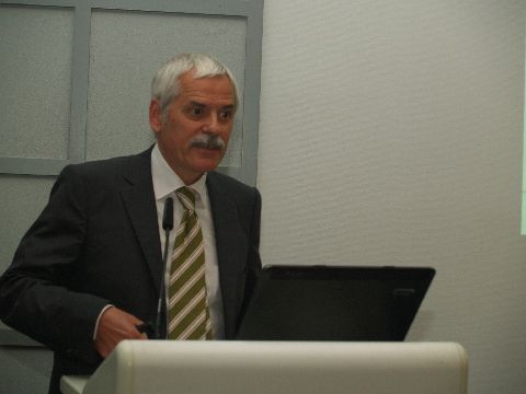Prof. Dr. Willi Diez, Institut für Automobilwirtschaft Geislingen, geht von einem rückläufigen Gebrauchtwagenmarkt in Deutschland aus. (Archiv: Vogel Business Media)