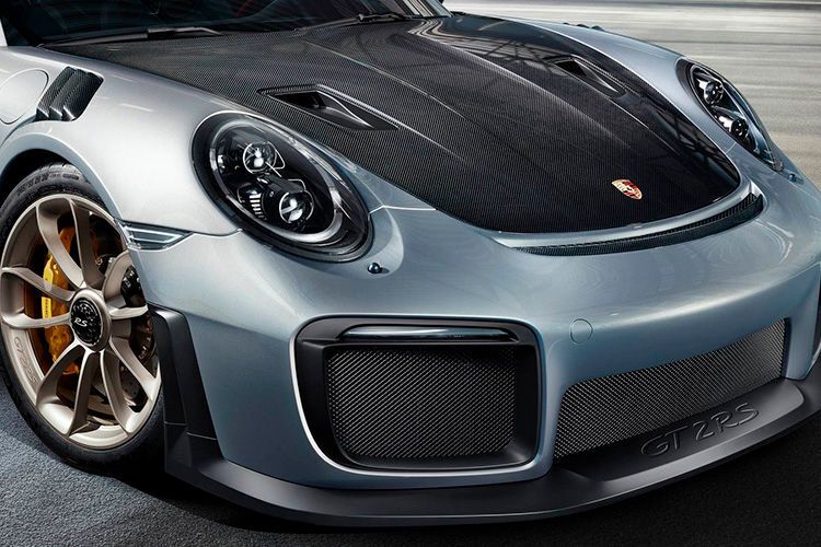 Durch konsequenten Leichtbau liegt das Leistungsgewicht bei 2,1kg/PS. (Porsche)