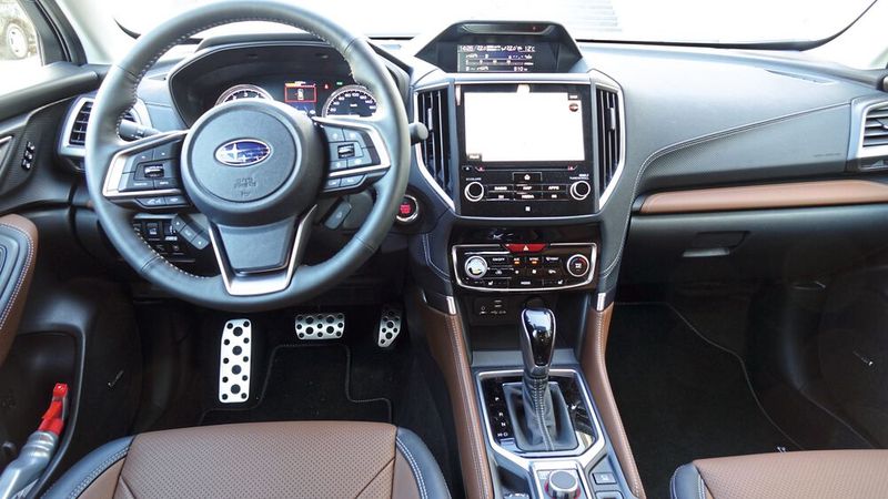 Instrumente und Bedienelemente im Forester sind klassisch gehalten.  (Bild: Rosenow/»kfz-betrieb«)