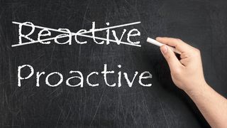 Beim Krisenmanagement sollte man proaktiv handeln und nicht erst reagieren, wenn Probleme eintreten. (Bild: ©canbedone - stock.adobe.com)