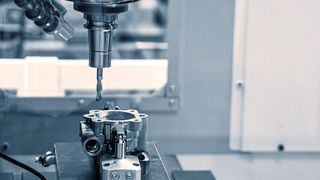 Hydraulische Spannvorrichtungen bieten viele Möglichkeiten, die Sicherheitsanforderungen nach DIN ISO 13849 zu erfüllen. (Bild: Pixel_B - stock.adobe.com)