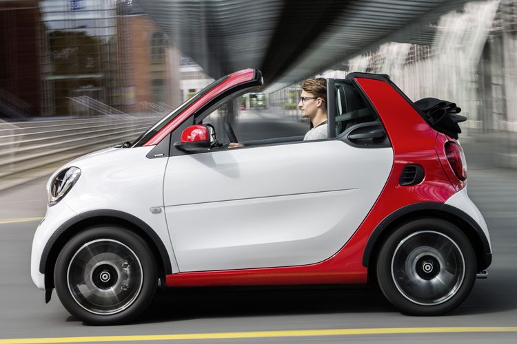 2015: Auf der IAA in Frankfurt feiert das Smart Fortwo Cabrio seine Weltpremiere. Seinen Marktstart hat der offenen Kleine 2016. (Foto: Daimler)