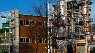 Das geplante Öl-Embargo der EU gegen Russland stellt die vom russischen Ölkonzern
Rosneft betriebene Raffinerie in Schwedt vor große Herausforderungen. (Bild: PCK)