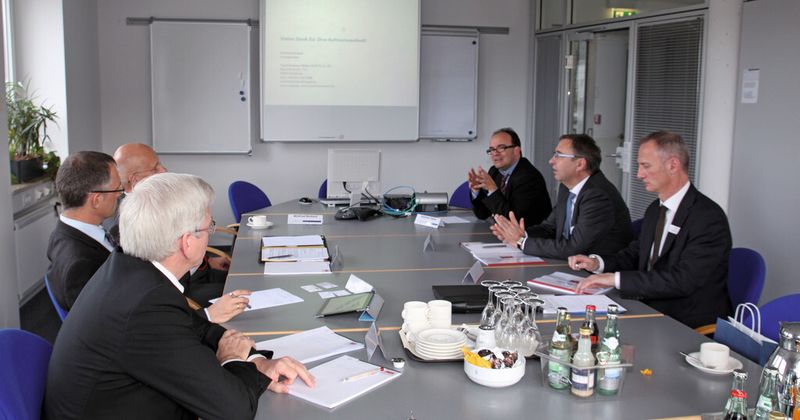 Beim Roundtable von MM Maschinenmarkt kamen Vertreter von vier Druckluftanbietern zu einer lebhaften Diskussion zusammen. (Bild: Sonnenberg)