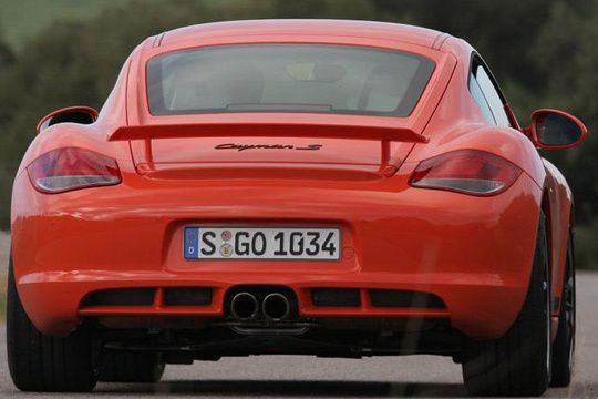 Wer sich mit dem serienmäßigen Fünfgang-Getriebe nicht begnügen will, muss draufzahlen; die sechs Gänge gibt es hier im Gegensatz zum Cayman S nur gegen Aufpreis. (Archiv: Vogel Business Media)