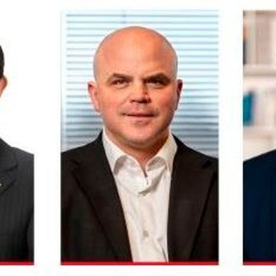 Bilden das neue Führungstrio bei Toyota Automated Logistics (v.l.): Hitoshi Matsuoka (CEO, Central), Aaron Jones (CEO, Americas) und Thomas Hibinger (CEO, EMEA & APAC). (Bild: Toyota Automated Logistics)