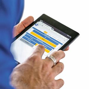 Das Smart-Identity-System zur Produktkennzeichnung und -verfolgung erlaubt den Fernzugriff mit webfähigen Geräten. Dabei können Daten gesichtet, Vorlagen und Etiketten verändert und Befehle ausgelöst werden.