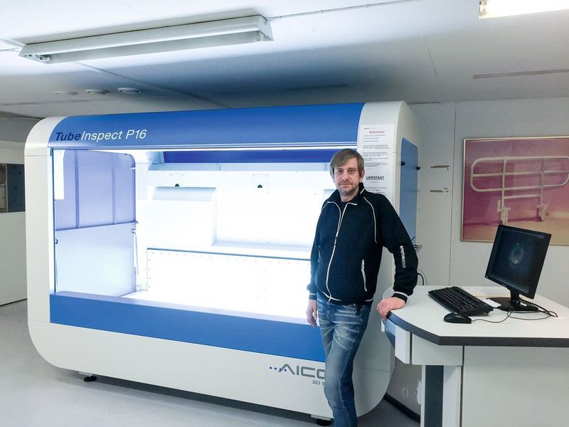 Messtechniker Richard Johansson ist Hauptverantwortlicher für die Messungen mit dem Tubeinspect P16. „Einfache Bedienbarkeit, schnelle Messungen, und die Autokorrektur für Biegemaschinen sind ein großes Plus für uns.“ (Proton Group)