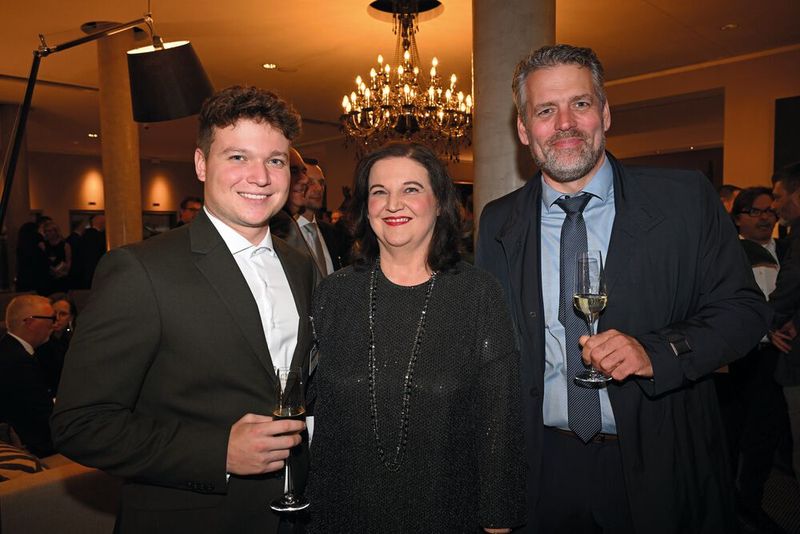 Lilli Kos (IT-BUSINESS) mit Dejan Kos (l.) und Matthias Goos (Netz16) (Bild: Hannes Magerstädt)