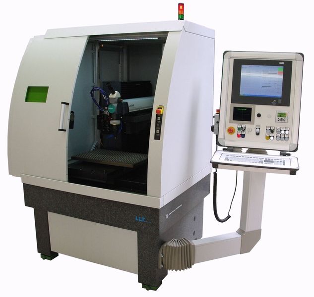 Die LLT Applikation GmbH wird auf der Lasys 2012 die Laser-Präzisionsschneideanlage precicut 50/35 mit attraktiven Neuerungen präsentieren. Sie ist eine universell einsetzbare Maschine für die Fertigung von Präzisionsflachteilen wie Implantaten, medizinischen Sägeblättern, Brillengestellen aber auch rotationssymmetrischen Teilen. (Bild: LLT)