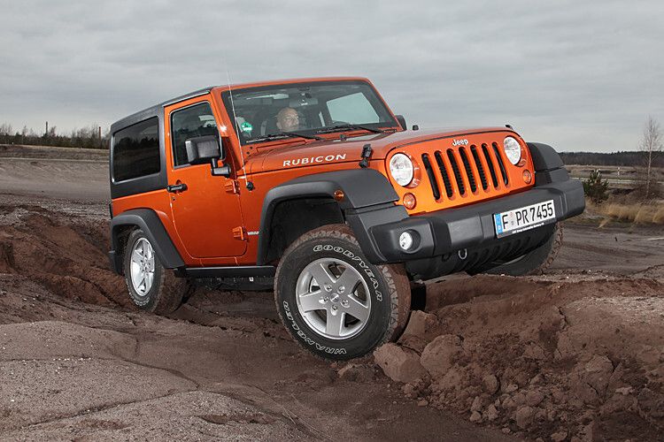Ein neuer Jeep Wrangler ist für 2017 avisiert. Der direkte Nachfahre des Originals aller Geländewagen, den Willys MB, werde laut Hersteller auf der erfolgreichen Original-Jeep-Formel aufbauen – allerdings mit moderner Technik, eigenständigem Karosserie- und Innenraumdesign, aktuellen Motoren sowie zeitgemäßer Sicherheits- und Komfortausstattung. (Foto: FCA)