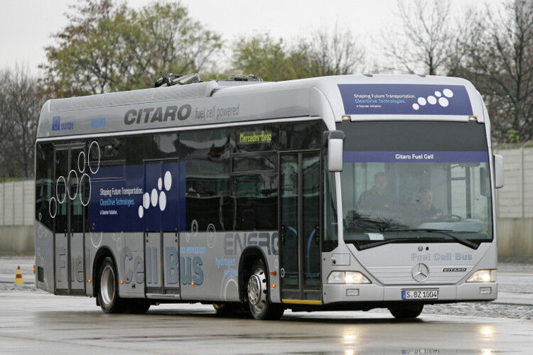 Außerdem testen die Stuttgarter den Brennstoffzellenantrieb in einer Stadtbus-Flotte. (Foto: Daimler)
