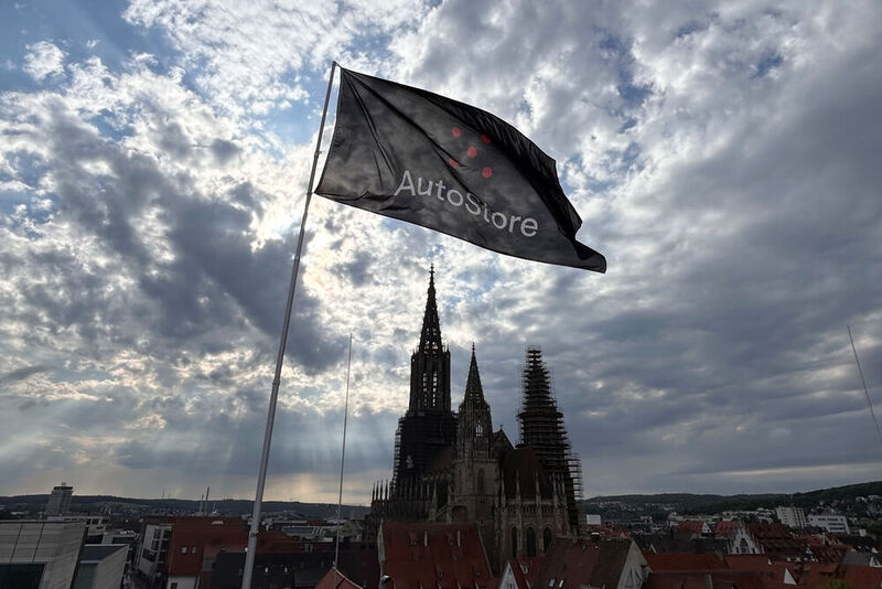Am traditionellen „Schwörmontag“ liefen die Fahne von Autostore und die Neueröffnung des Büros in Ulm sogar dem weltweit höchsten Sakralgebäude kurzzeitig den Rang ab.