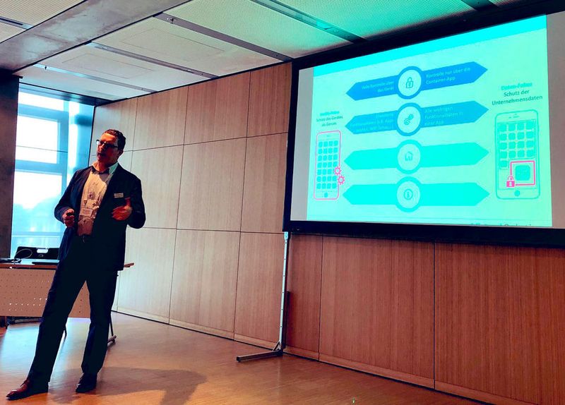 Mit Virtual Solutions einen Blick in die Zukunft werfen - Einfache und sichere Lösungsansätze für das mobile Arbeiten mit Thomas Mayerhofer. (Vogel IT-Akademie)