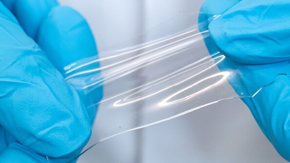 Flexible: The solid silicone-based electrolyte is elastic, thereby compensating for the voids that form in solid-state batteries during charging and discharging. (Source:  Empa)