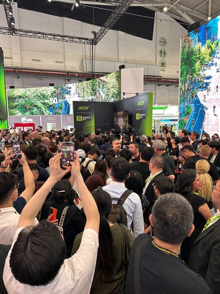 Auf dem Acer Stand ging es ab, weil Jensen Huang zu Besuch war. (Bild: Vogel IT-Medien)