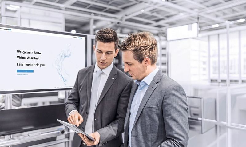 Festo Virtual Assistant: So wie man einem Kollegen ein Problem beschreibt, so kann man auch den Virtual Assistant ansprechen. (Bild: Festo)