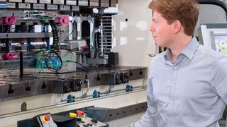 Die Wissenschaftler fanden heraus, dass die Schärfe der entsprechenden Schneidstempel einen sehr großen Einfluss auf die magnetischen Eigenschaften der Bleche hat. (Andreas Heddergott / TU Muenchen)