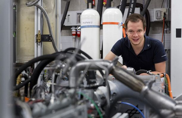 Florian Kock arbeitet seit 2010 am DLR-Institut für Fahrzeugkonzepte an der Weiterentwicklung des Freikolbenlineargenerators. (DLR)
