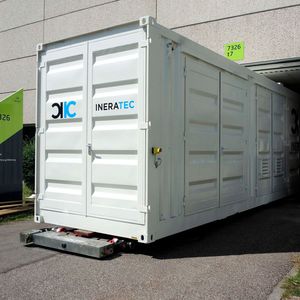 Eine neue Anlage in Werlte im Emsland soll der Luftfahrtbranche das Tor zur Klimaneutralität aufstoßen.(Bild:  Ineratec)