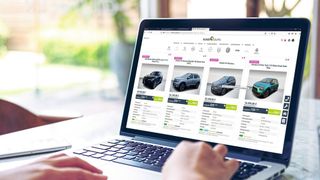 Die Autohausgruppe Bleker bietet ausgewählte Neuwagen im Abo an. (Bild: Bleker; ©Farknot Architect - stock.adobe.com)