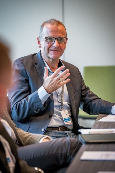 Wolfgang Huber, Senior Director Regional Sales bei Infoblox Germany: „Ich kann KI nur vernünftig laufen lassen, wenn ich weiß, was in meinem Netzwerk ist.“ (Bild: DieProfifotografen)