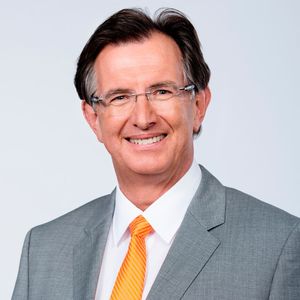 Armin Stolzer, Geschäftsführender Gesellschafter bei Kasto Maschinenbau zum Projekt bei SEW-Eurodrives: „Dieses Leuchtturmprojekt gehört zu den umfangreichsten unserer Geschichte. Es wird dort immer einen besonderen Platz einnehmen.“(Bild:  Kasto)