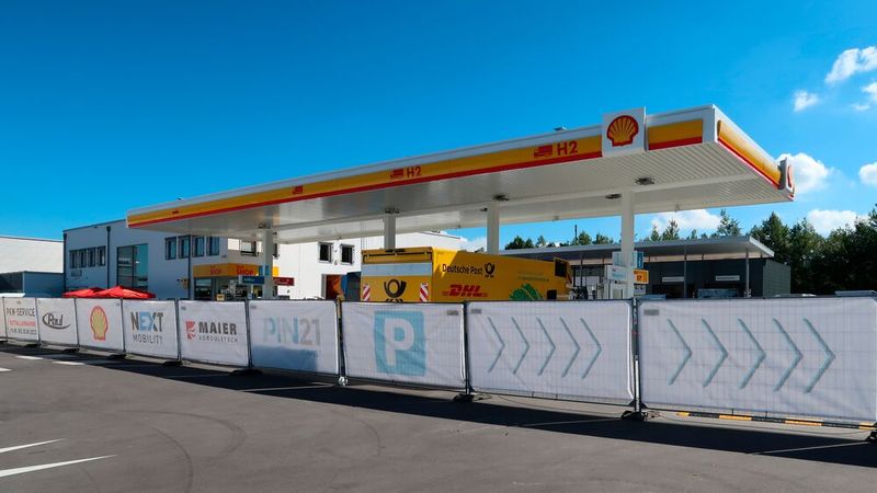 Der Mobility Hub ist Bestandteil einer Shell-Tankstelle, die sich auf dem Gelände der Paul Group im Passauer Gewerbegebiet Sperrwies befindet. (Bild: Diehl – VCG)