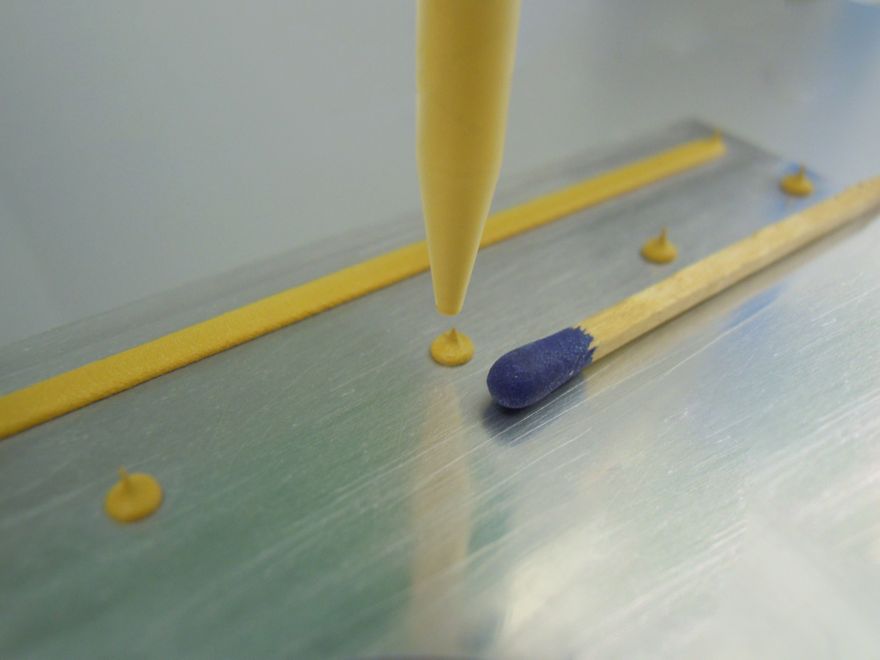 Waermeleitpasten_dosieren_preeflow ()