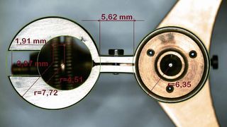 Abb. 1: Mithilfe von pixel-fox vermessene und beschriftete „Ankergabel“ eines mechanischen Uhrwerks.   (Bild: dhs Dietermann & Heuser Solution)