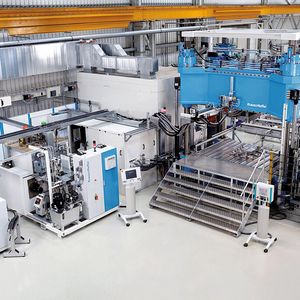 Für die Hochdruck-RTM-Technik wurde eine Labor-Produktionsanlage mit Formenträger (MX600), Dosiereinheit (Rimstar Thermo) und Hochdruckmischkopf zur Verarbeitung von Reaktionsharzen aufgebaut.