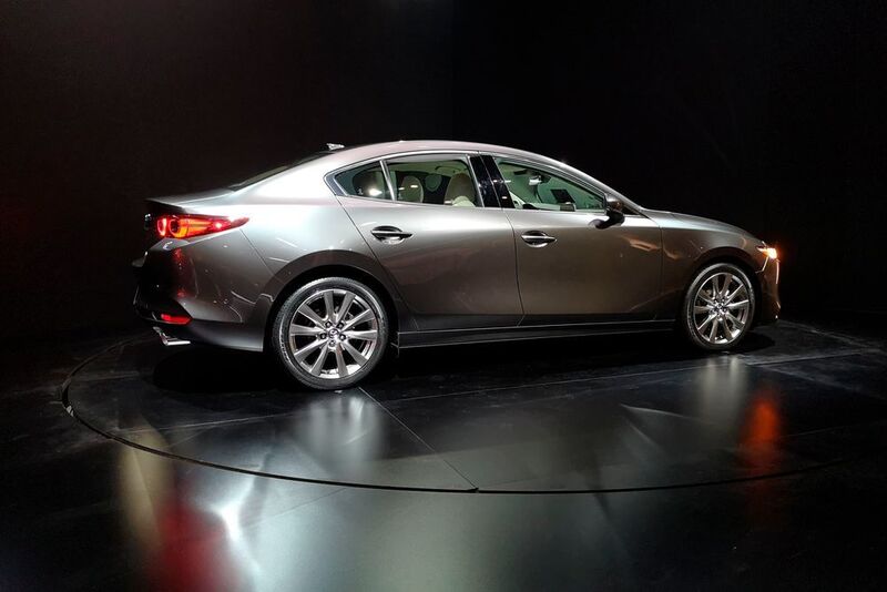 Der Mazda 3 soll als Fünftürer und Limousine im kommenden Jahr nach Deutschland kommen. (Mazda)