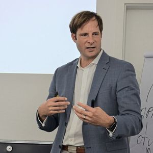 Geschäftsführer Martin Leuchtenberger gab Einblicke in „Connected by Heart“, die digitale Servicestrategie des Unternehmens.(Bild:  Karin Bayha)