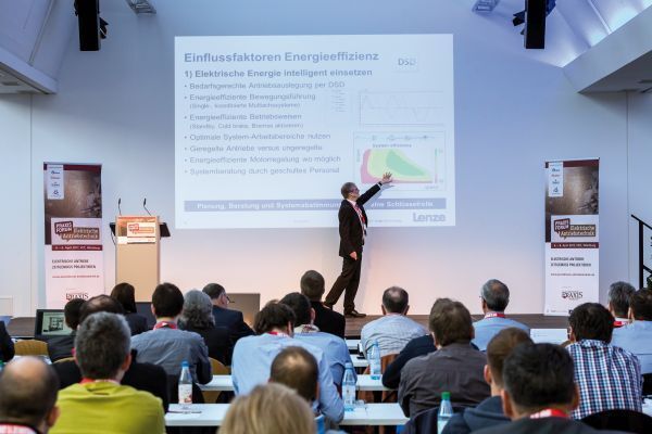 Prof. Holger Borcherding, Lenze SE: Energieeffizienz in geregelten elektrischen Antrieben (Herausforderungen, Lösungen und Ausblick). (Stefan Bausewein)