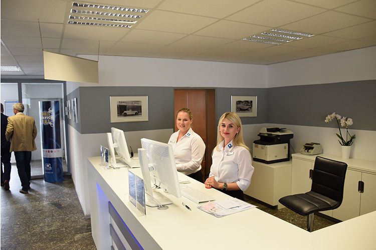 Die Infotheke ist hell und freundlich gestaltet. (Rosenow / »kfz-betrieb«)