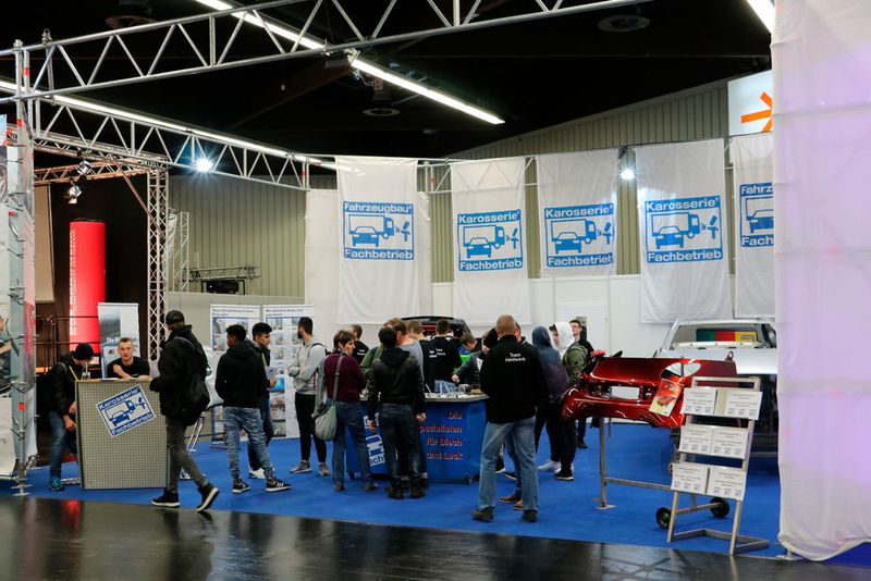 In der Halle 6 waren die bayerischen Karosserie- und Fahrzeugbauer vertreten, um ihre Berufsbilder zu zeigen (Klasing)