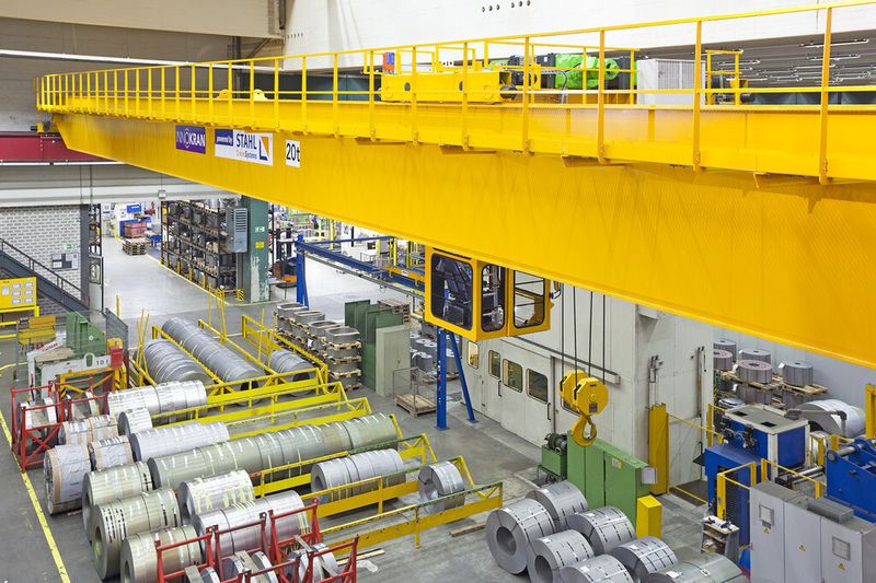 Sowohl die Laufkatze als auch die Kranbrücke sind über Wartungsstege begehbar. (Bild: Stahl Cranesystems)