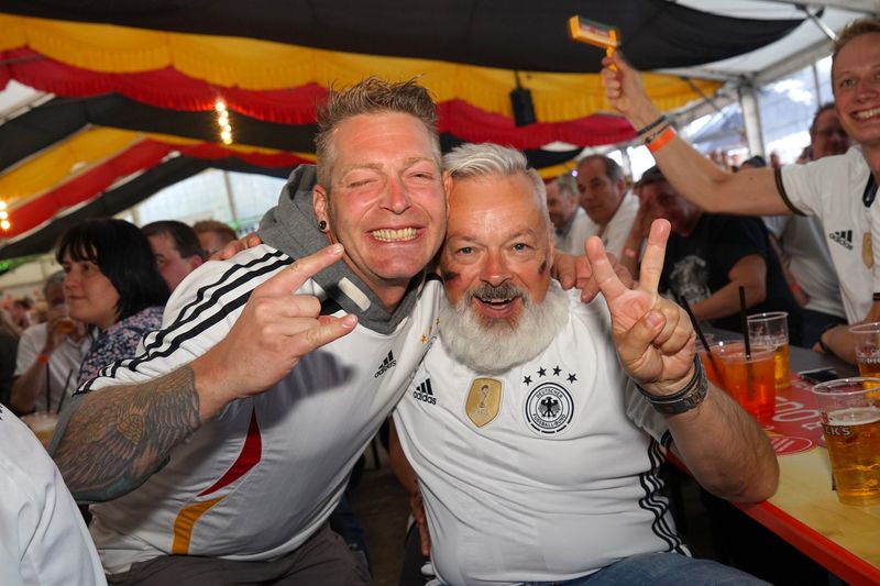 Große Freude nach dem Sieg! (Eno telecom)